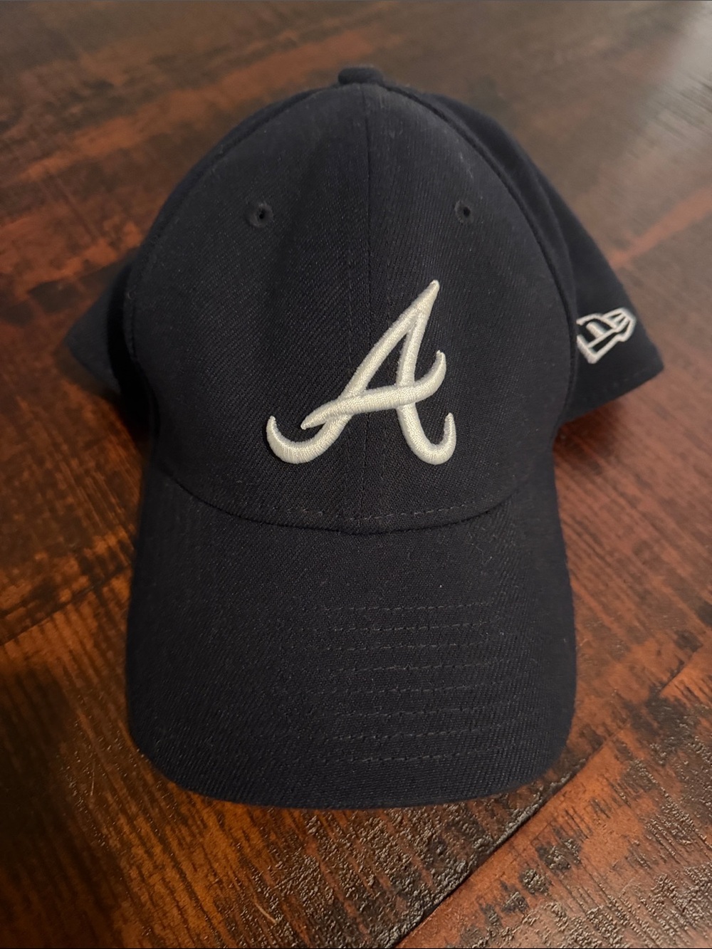 Youth medium-large Braves New Era Navy Cap with White Script A